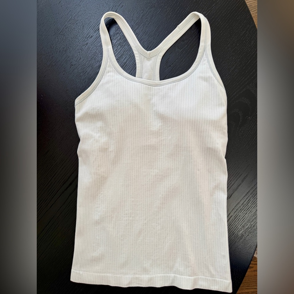 Lululemon workout tank top with removable breast pads, size 6